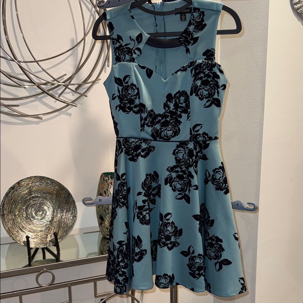 ‼️REDUCED‼️ Jodi Kristopher Blue Floral Mini Dress